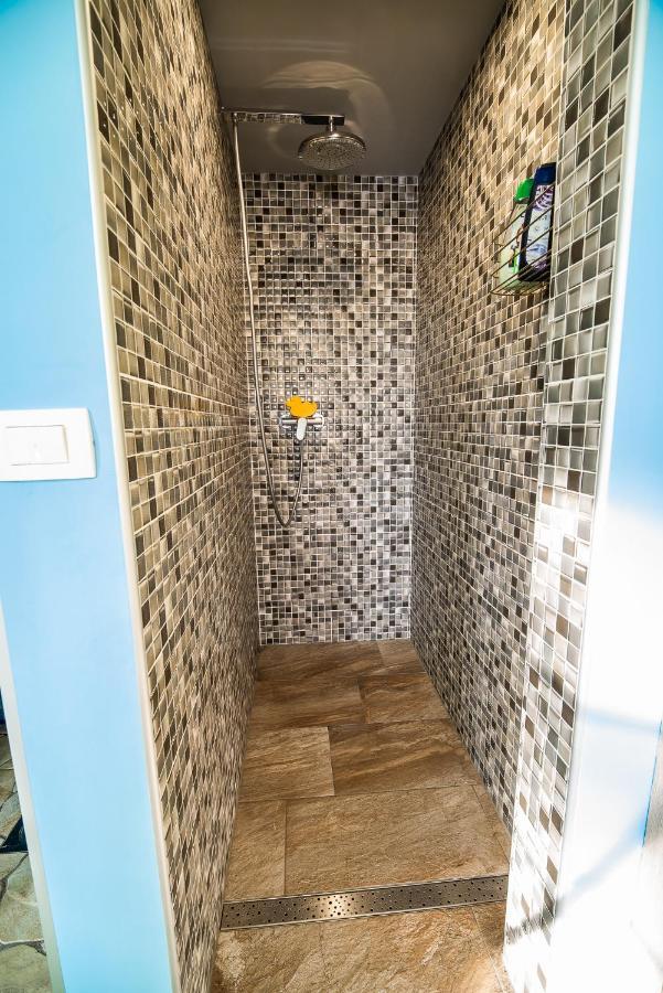 Holiday Home With Hot Tub And Sauna Sabina Rovte Exterior foto