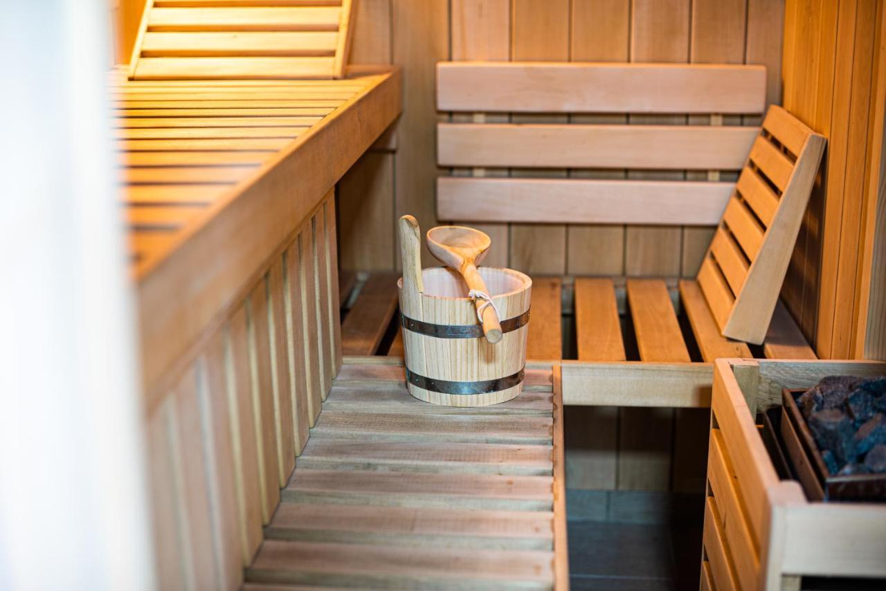 Holiday Home With Hot Tub And Sauna Sabina Rovte Exterior foto