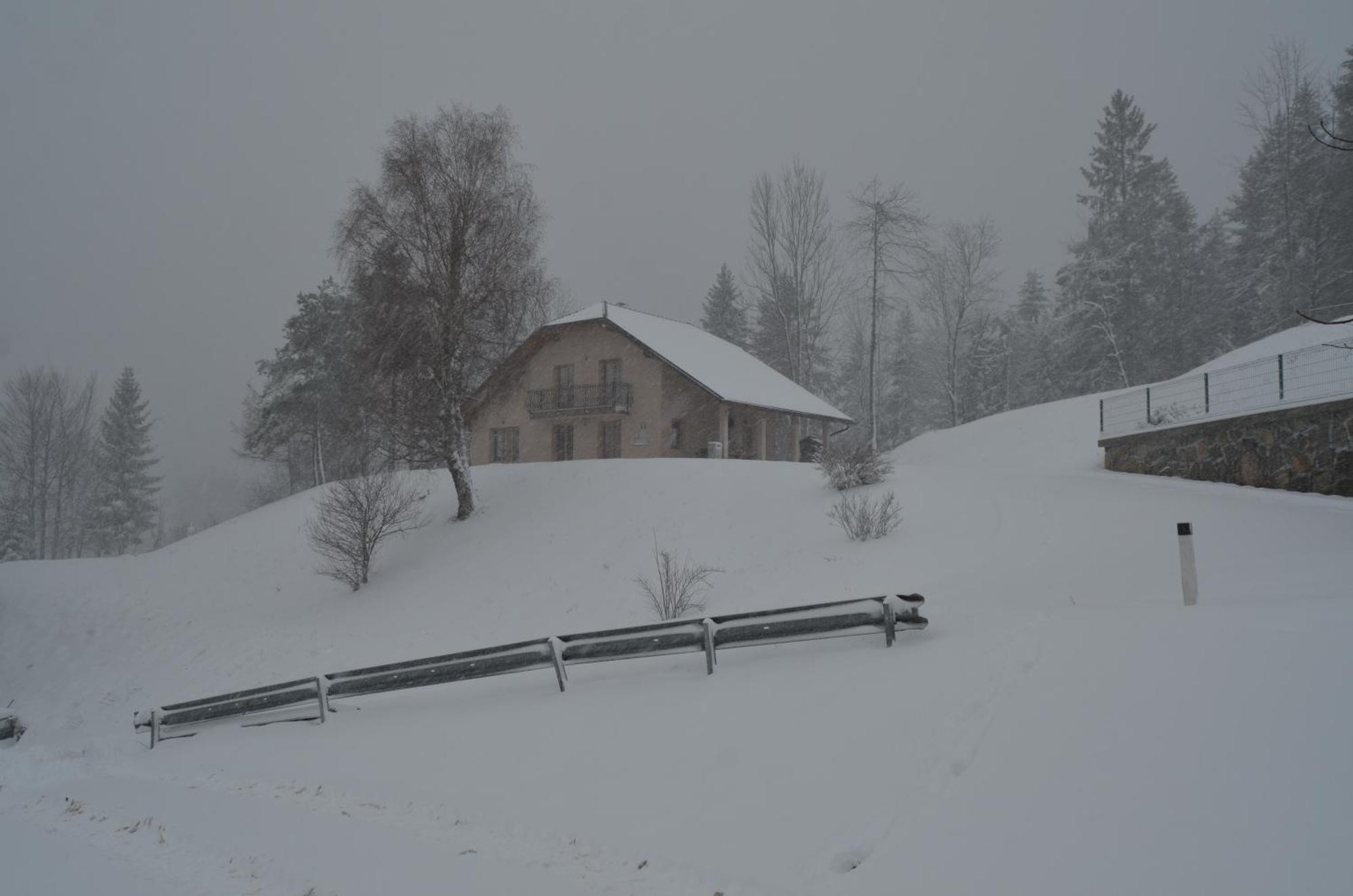 Holiday Home With Hot Tub And Sauna Sabina Rovte Exterior foto